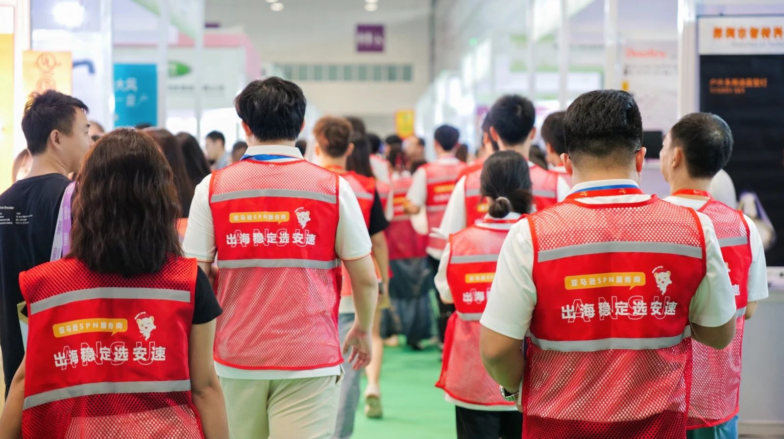 安速货运2024年深圳跨境电商展览会 巡馆.jpg